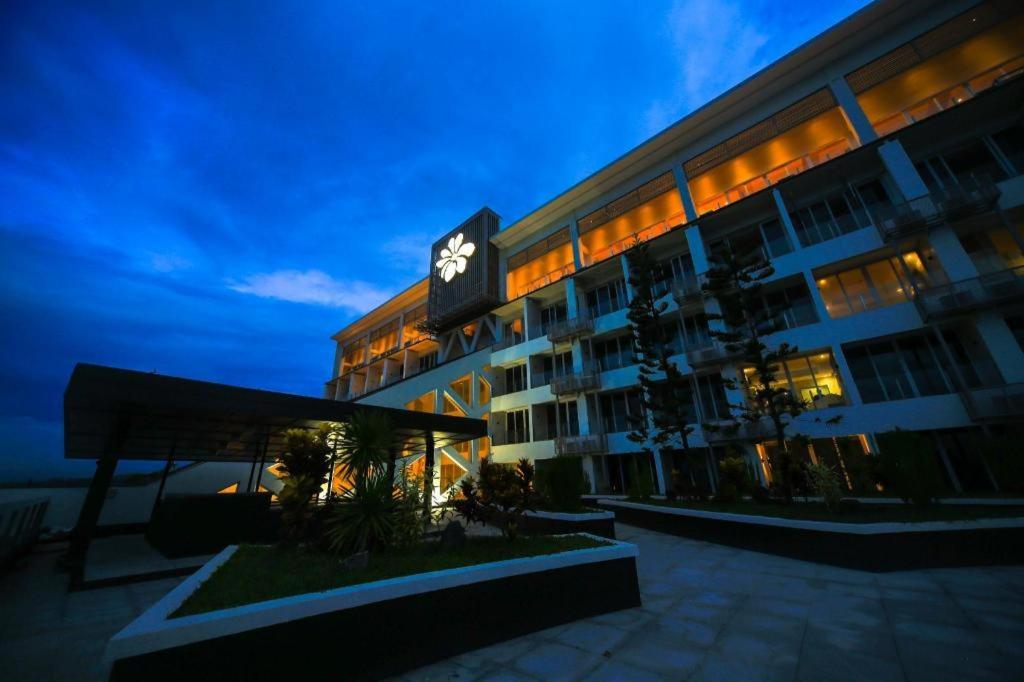 The Oriental Hotel Legazpi Exterior photo